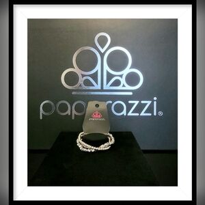 Paparazzi Jewelry Let there BEAM light Bracelet.